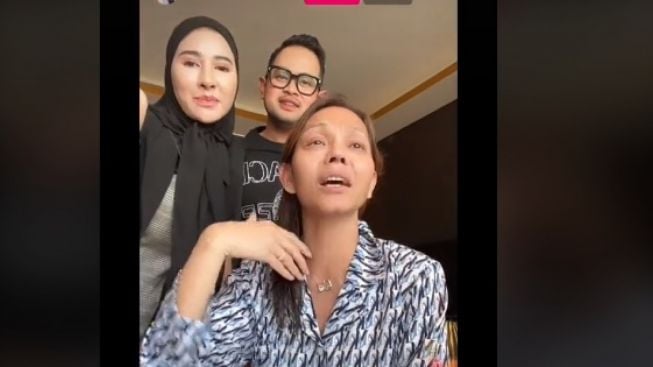 Bunda Corla Dapat Tas Mewah Saat Bertemu Shandy Purnamasari dan Juragan 99: Sudah Cukup, Jangan Kasih Bunda Lagi