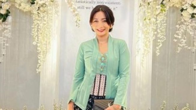 Ngakak, Hesti Purwadinata Curhat Disundul 'Pesawat' Saat Salat Id