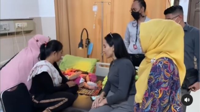 Kasus Jari Bayi Putus, Hotman Paris Turun Tangan Bela Keluarga Korban