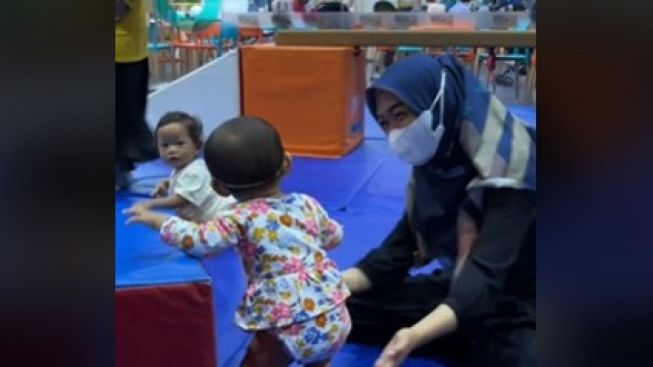 Bayi Lincah, Moana Anak Ria Ricis Sudah Bisa Berdiri Sampai Netizen Takjub