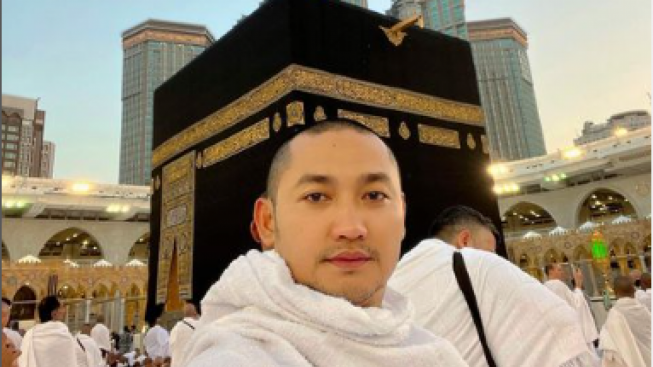 Disindir Dewi Perssik Umrah Pakai Duit Haram, Begini Balasan Angga Wijaya