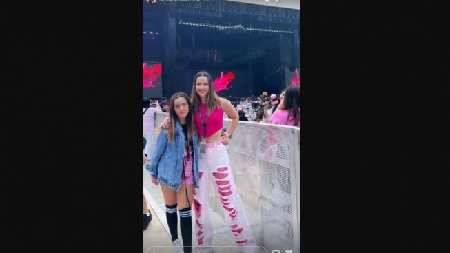 Nonton Konser Blackpink Bareng Mikhayla, Nia Ramadhani Dipuji Warganet Mirip Lisa