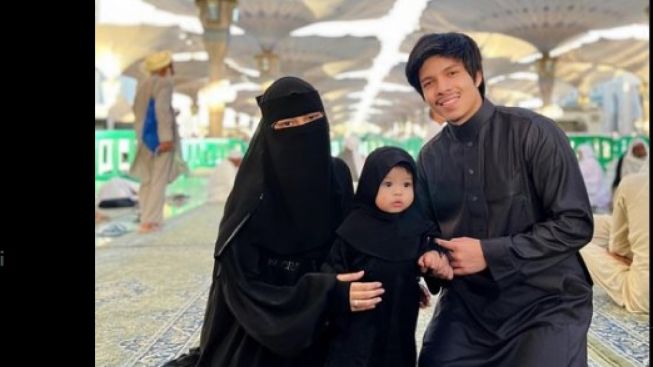 Aurel Hermansyah Umrah Bareng Atta Halilintar dan Ameena, Penampilan Pakai Cadar Jadi Sorotan: Masya Allah