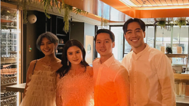 Vidi Aldiano Hadiri Pernikahan Kevin Sanjaya, Netizen: Duta Persahabatan Sampai ke Paris!