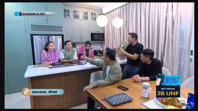 Momen Nagita Slavina Nyaris Lempar Sendok ke Arah Raffi Ahmad yang Nyanyi Lagu Ayu Ting Ting