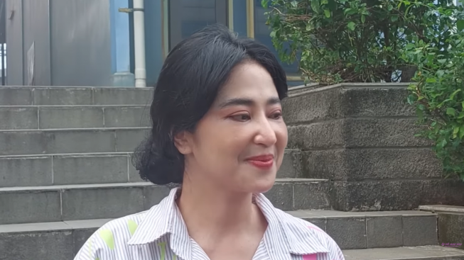 Dewi Perssik Tunjukkan Wajahnya Usai Oplas, Warganet Salfok: Nyesel Nggak Ya Muka Imutnya Hilang?