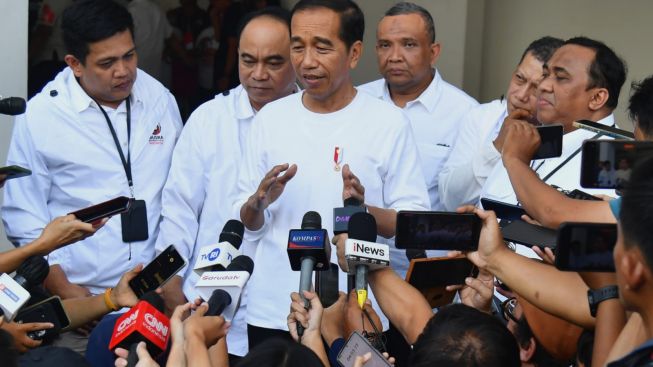 Jokowi Puji Ganjar Pranowo di Rakernas PDIP:  Berani dan Punya Nyali