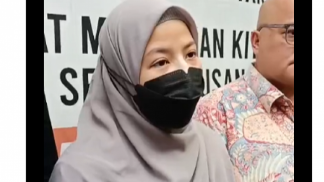 Hadir di Sidang Cerai Perdana, Natasha Rizky Tetap Puji Desta dan Bantah Isu Selingkuh: Dia Orang Baik