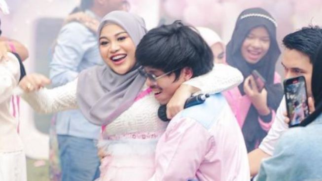 Bikin Ngilu, Ini Reaksi Aurel Hermansyah Saat Jenis Kelamin Janin Terungkap