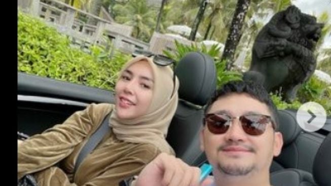 Angga Wijaya Mantan Suami Dewi Perssik Pamer Foto di Mobil Mewah Bareng Istri, Komentar Aldi Taher dan Saipul Jamil Jadi Sorotan