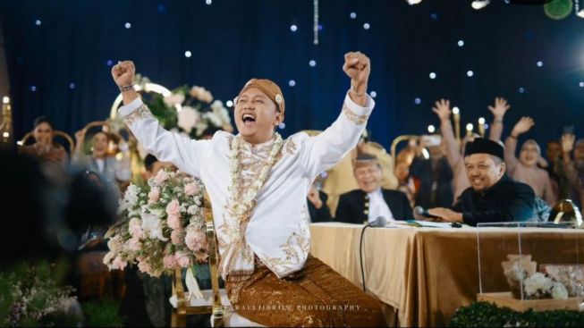 Denny Caknan Unggah Foto Pernikahan, Komentar Happy Asmara Langsung Disorot
