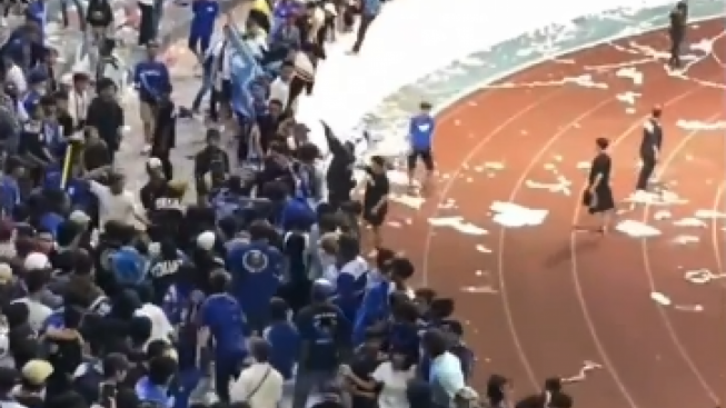 Terlalu Bergembira, Suporter PSIS Ricuh dengan Pendukung Persib Bandung di Stadion Jatidiri