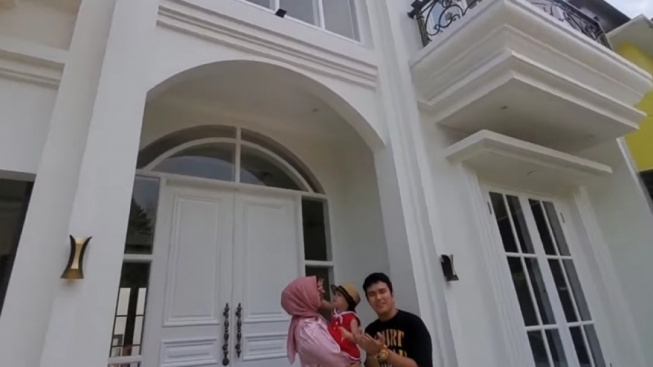 Rumah Baru Masih Kosong Melompong, Aldi Taher Buka Endorse Perabotan Rumah