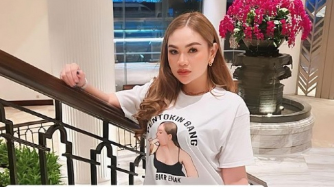 Artis FTV Chaca Novita Ngaku Nggak Tahu Dirinya Syuting Film Porno, Warganet Salfok Sama Bajunya: Kaos yang Berbicara