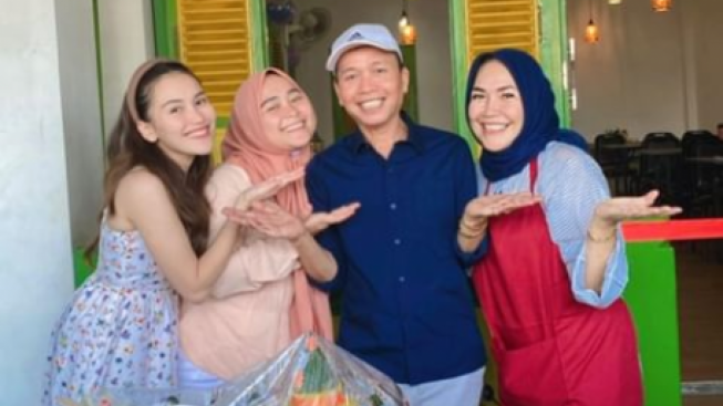 Nggak Nyangka, Begini Pola Didik Ayah Rozak ke Ayu Ting Ting yang Bikin sang Biduan Sukses