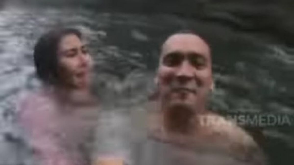 Syahnaz dan Rendy berendam