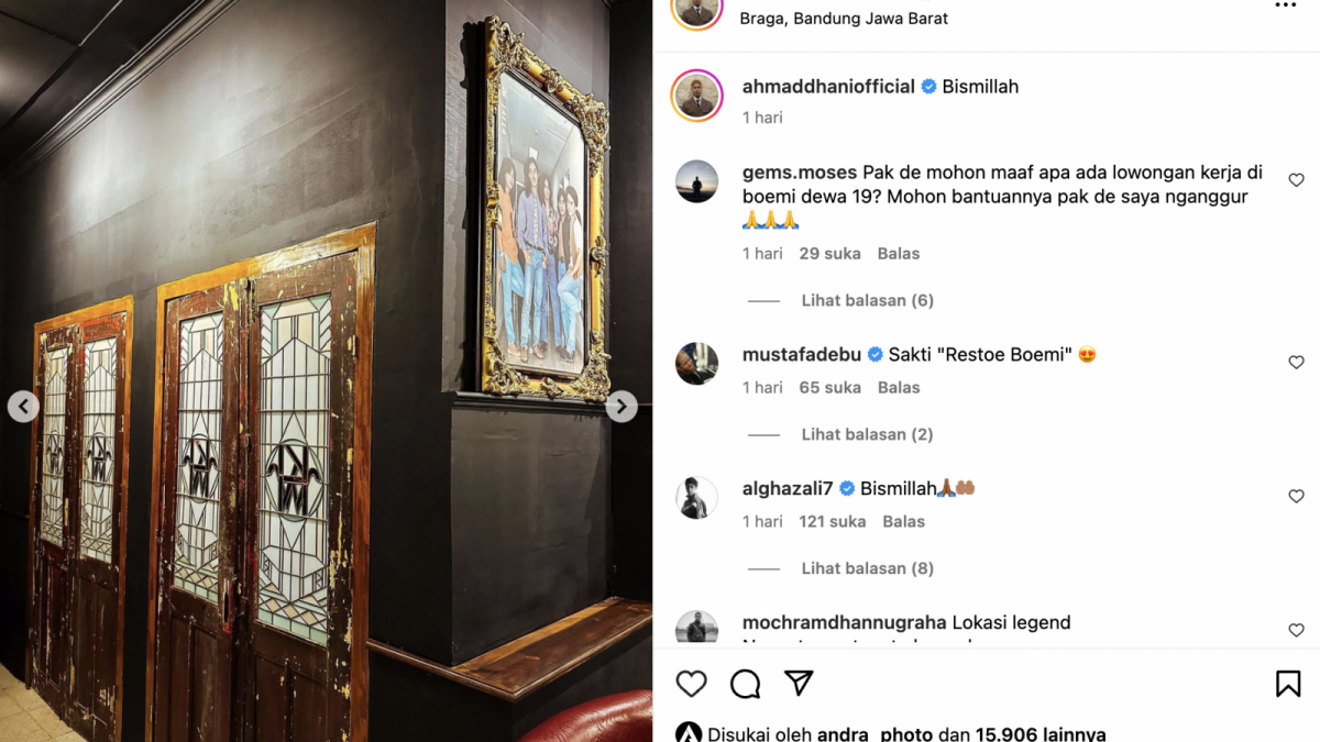 Pintu berjendela Mozaik