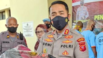 'Blunder', Guntur Romli Sentil Keras Kapolres Cianjur, Buntut Pernyataan soal Pencopotan Label Gereja di Tenda Bantuan