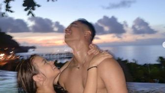Posting Foto Mesra dengan Rebecca Klopper, Fadly Faisal Diminta Warganet Cepat Menikah: Udah Kelewat Batas