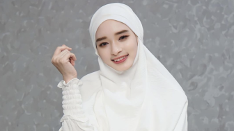 Inara Rusli Makin Nekat, Lepas Cadar Sudah Kini Lepas Hijab: Ditunggu Episode Selanjutnya