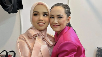 Putri Ariani Diangkat Sebagai Anak Oleh Simon Cowell?