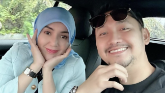 Mantan Suami Dewi Perssik Dicium Putri Sambung, Netizen: Bukan Muhrimnya, Nggak Boleh!