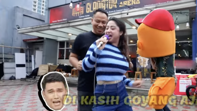 Digoyang Dewi Perssik dari Atas ke Bawah, Vicky Prasetyo Langsung Kicep