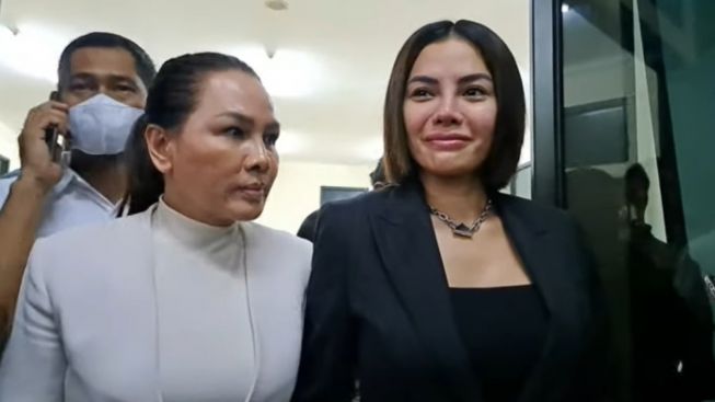 Nikita Mirzani Dipaksa Kembali ke Rutan, Fitri Salhuteru Bandingkan dengan Dito Mahendra: Ini Ada Ketidakadilan