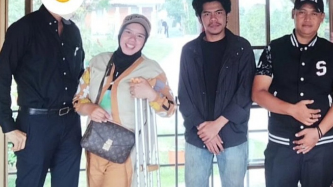 Dilepeh Pria Turki, Rohimah Mantan Istri Kiwil Gandeng Bule Lagi!