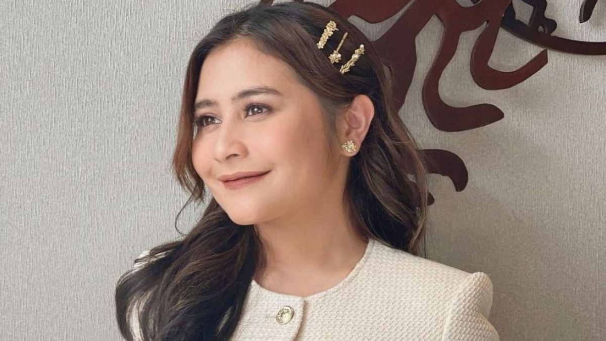 Prilly Latuconsina [Instagram]