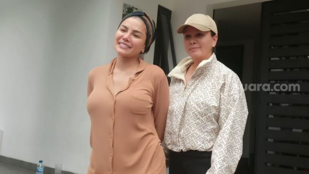 Nikita Mirzani bersama sahabatnya. [[Rena Pangesti/Suara.com]]