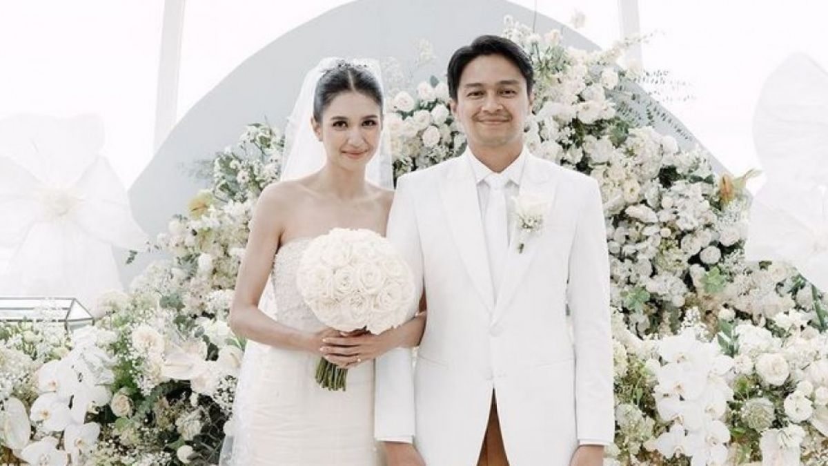 Pernikahan Deva Mahenra dan Mikha Tambayong [(Instagram/@miktambayong)]