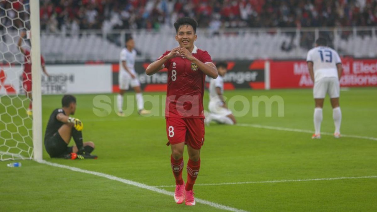 Witan Sulaeman saat membela timnas di Piala AFF. [Suara.com/Alfian Winanto]