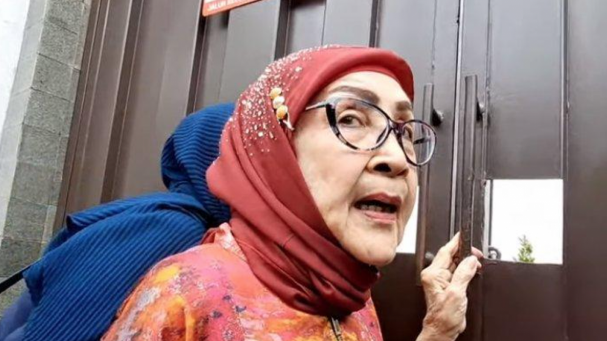 Hariati, ibu Ferry Irawan, mendatangi rumah Venna Melinda. Tapi dia datang diiringi kamera wartawan. [[YouTube]]