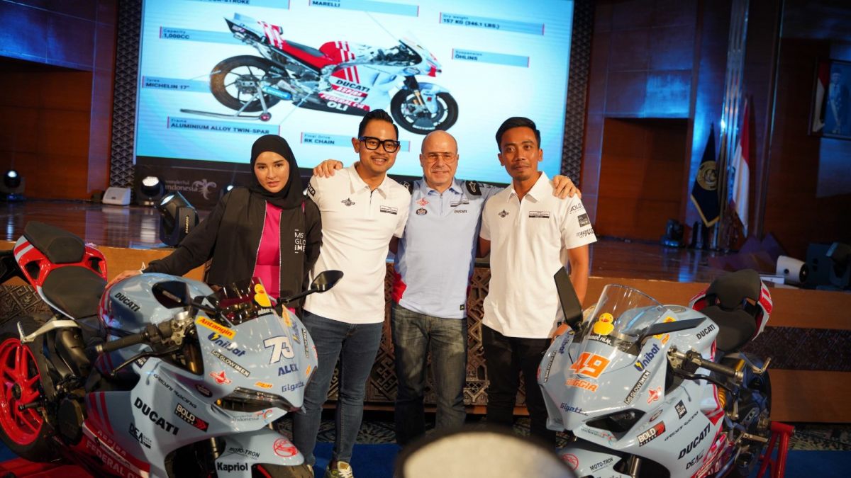 Founder MS Glow bersama tim balap Gresini Racing MotoGP [MS Glow]