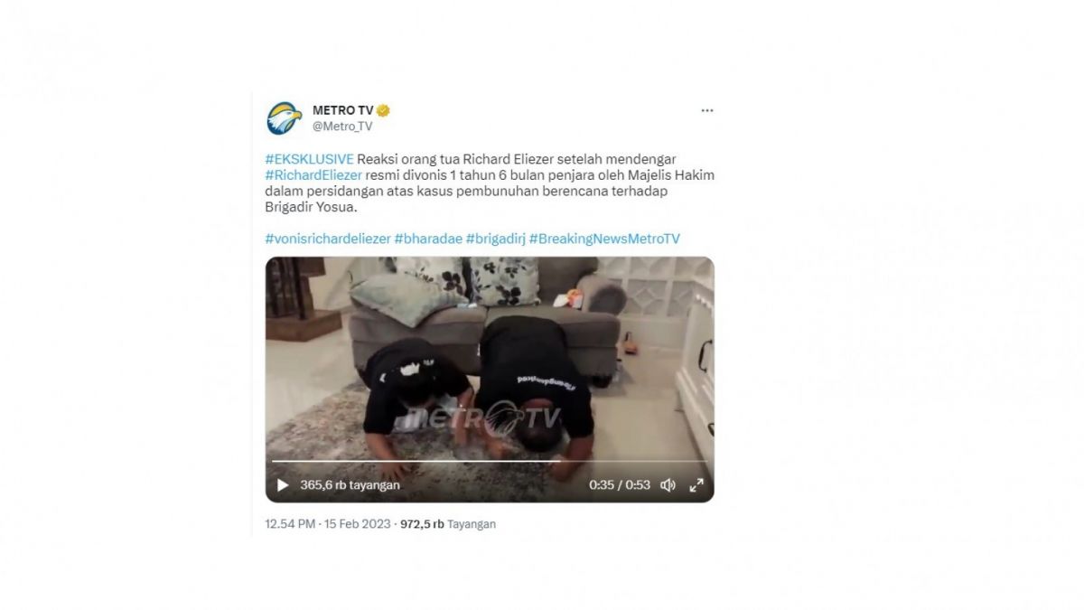 Reaksi orang tua Bharada E. [[screenshot]]