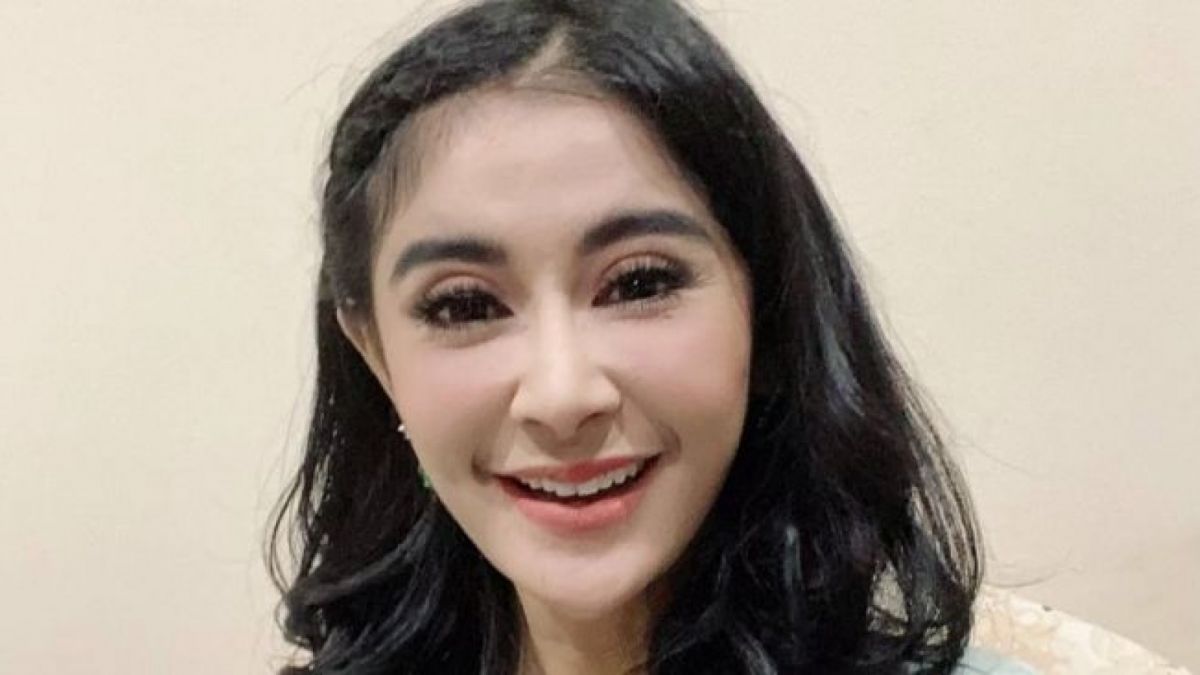 Uut Permatasari. [[Instagram/uutpermatasari]]