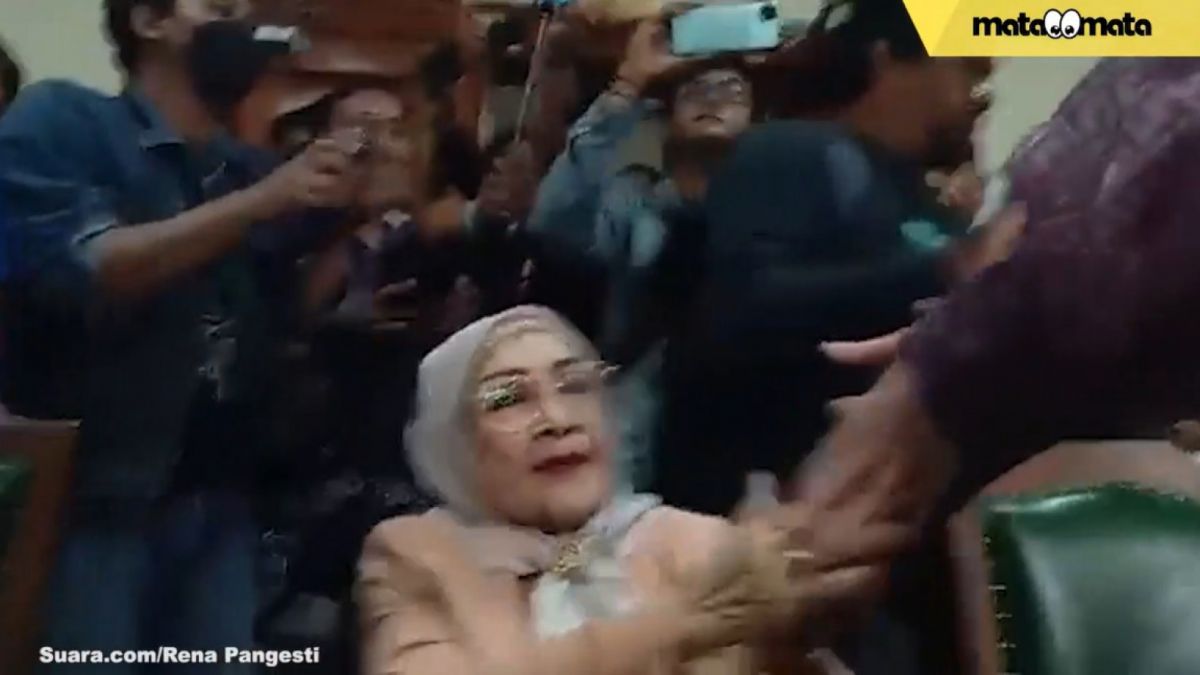 Pertemuan Venna Melinda dan Ibunda Ferry Irawan, Hariati [(Suara.com)]