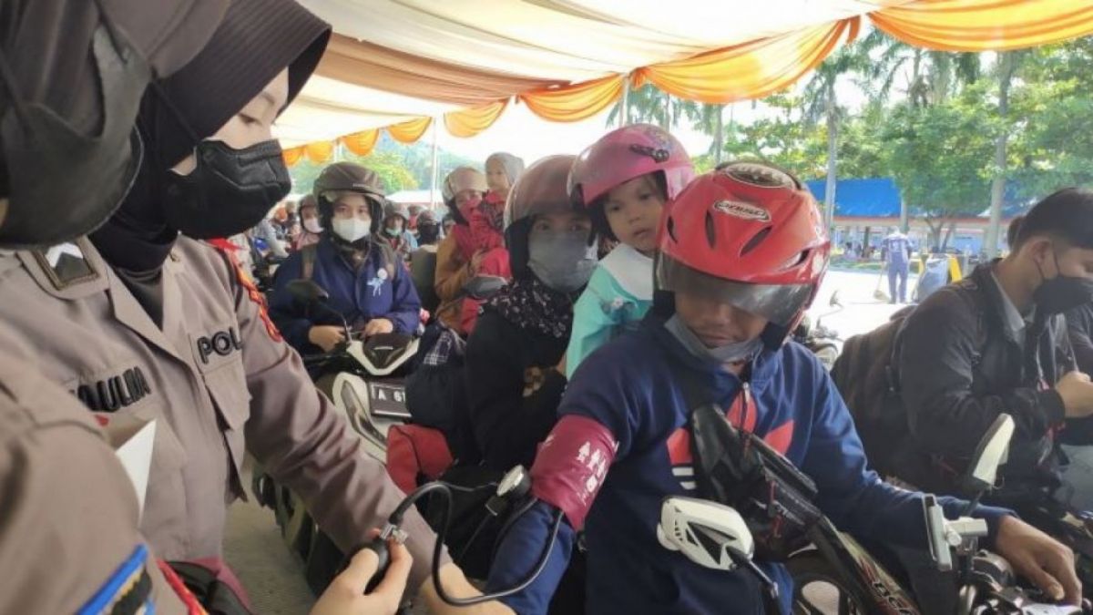 Romantika mudik Lebaran 2022 antara 02 [ANTARA/Ruth Intan Sozometa Kanafi]