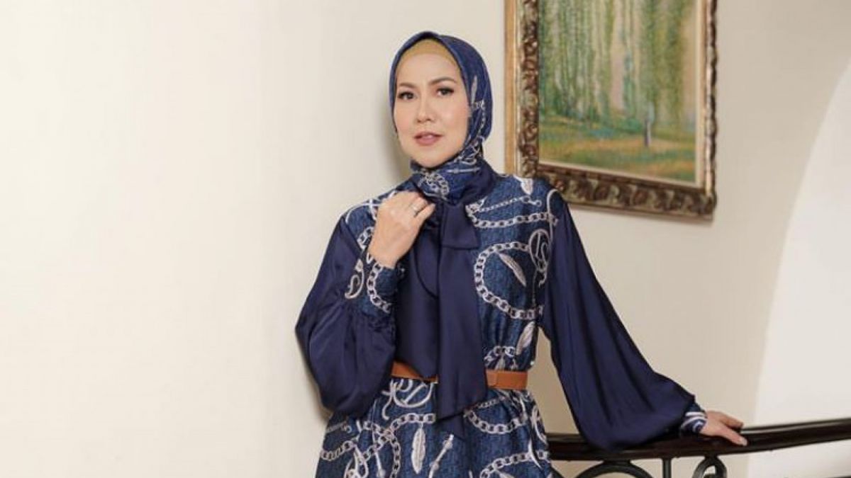 Artis dan politikus Venna Melinda. [Instagram/vennamelindareal]
