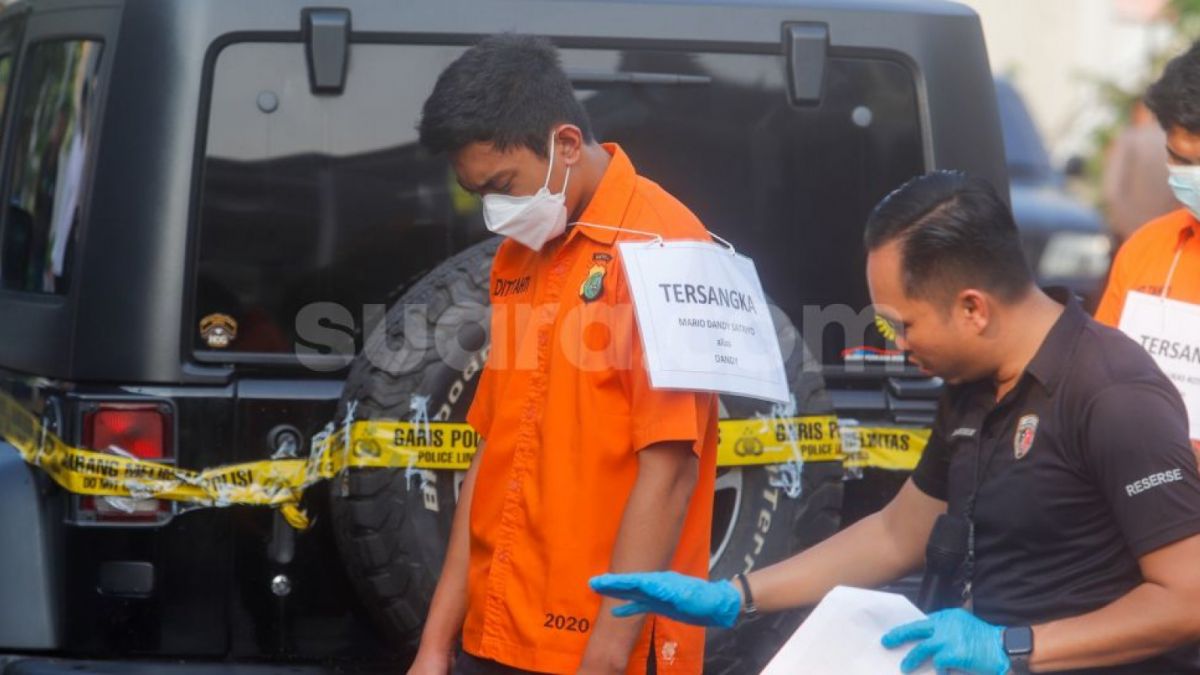 Rekonstruksi kasus penganiayaan anak korban D, tampak tersangka Mario Dandy Satriyo [Suara.com/Alfian Winnato]