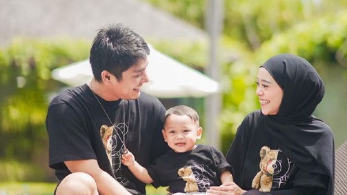 Lesty Kejora, Rizky Billar, dan Baby L [(Instagram/@lestykejora)]