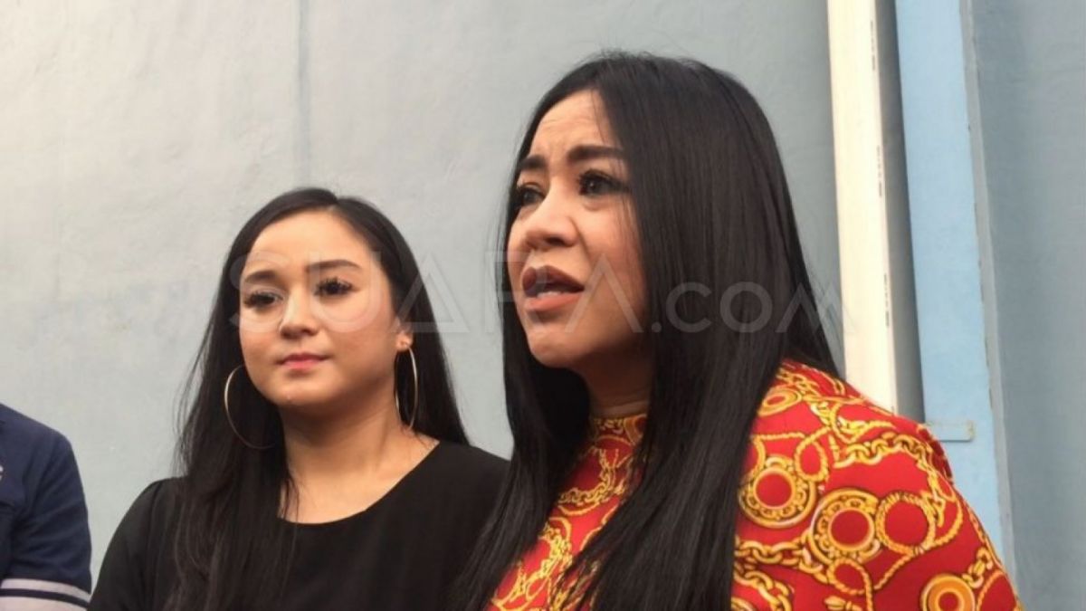Anisa Bahar dan putrinya, Juwita Bahar. [Sumarni/Suara.com] [[Suara.com/Sumarni]]