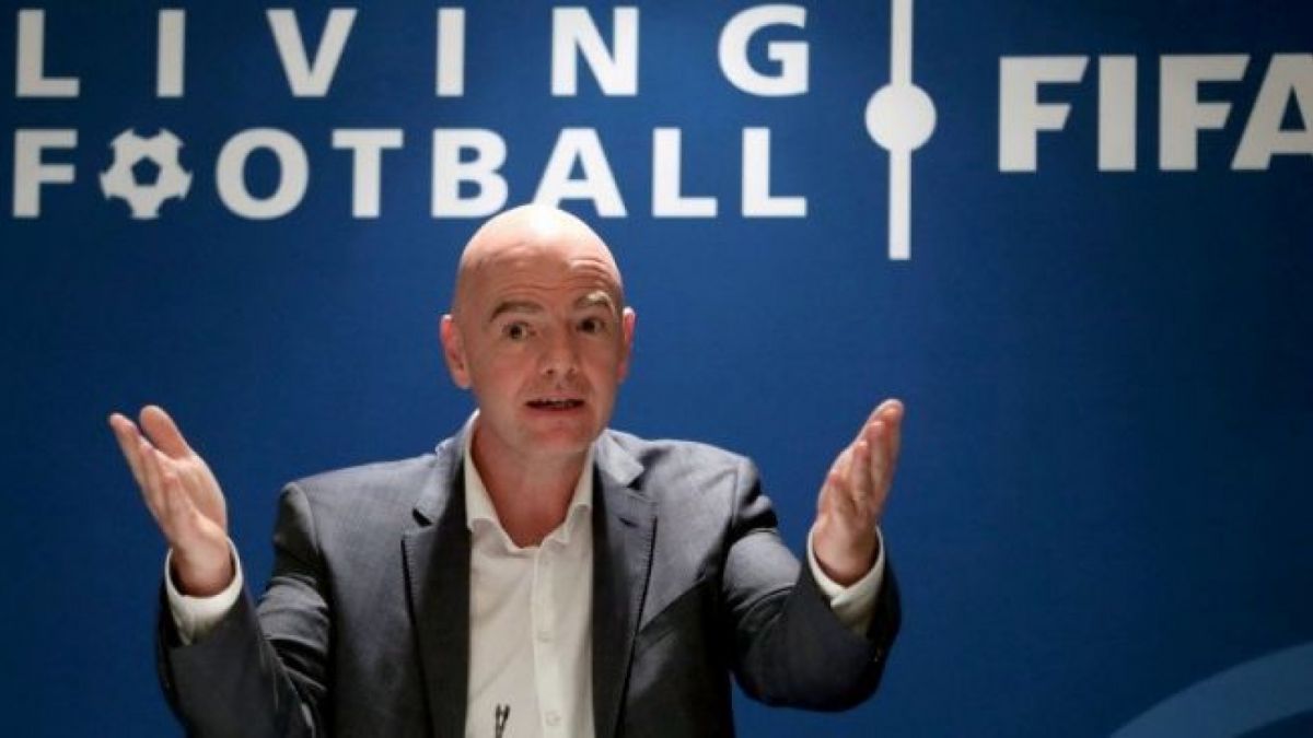President FIFA Gianni Infantino saat diskusi panel di markas FIFA di Zurich, Swiss 30 September 2020. [(ANTARA/REUTERS/ARND WIEGMANN)]