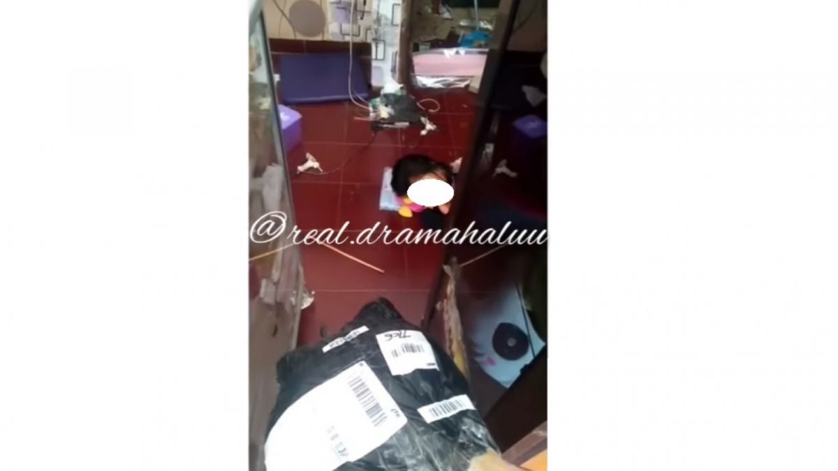 Video viral kurir paket kesulitan bangunkan pemilik rumah [(Instagram/@drama.haluu)]