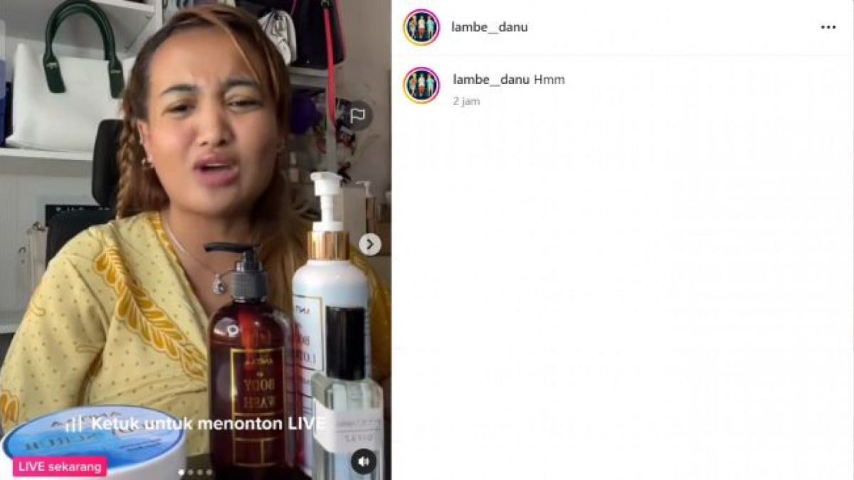 Lina Mukherjee saat sedang live di TikTok. [(Instagram/@lambe__danu)]