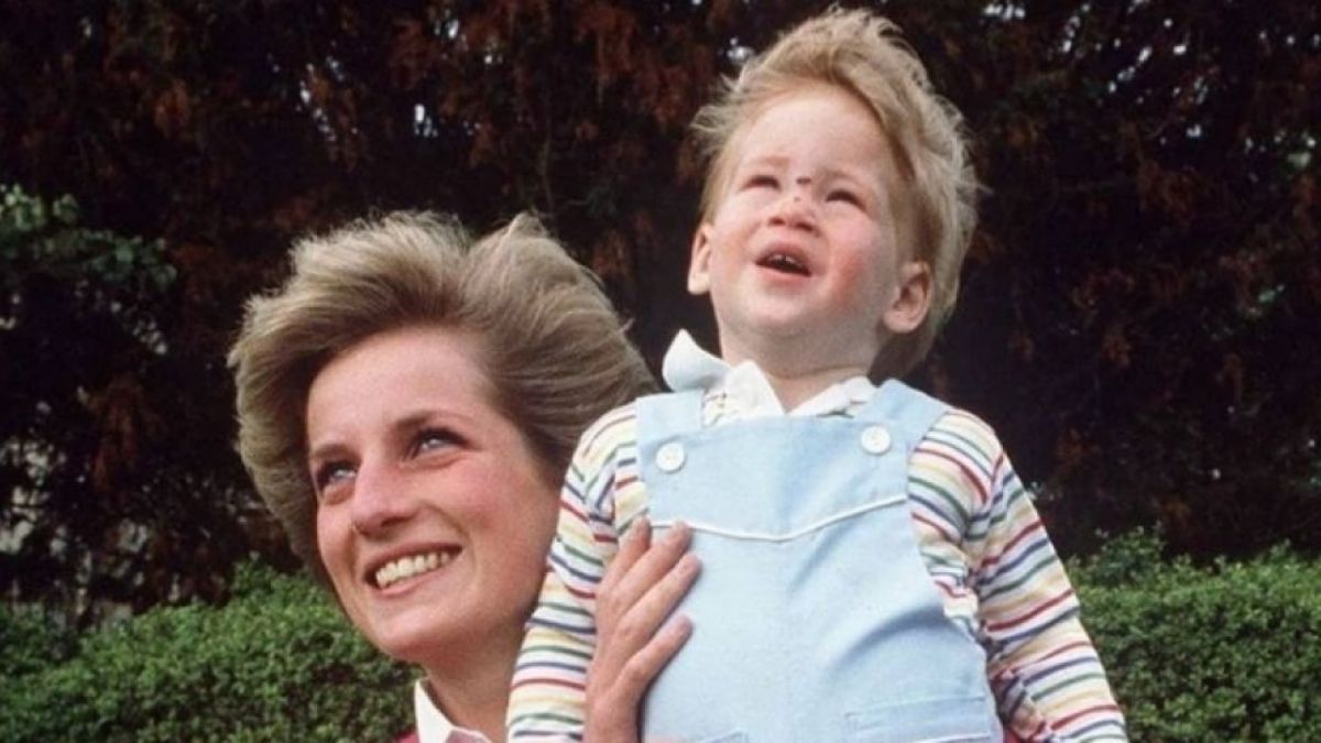 Princess Diana dan Pangeran Harry [(Instagram/@princesdianaa)]