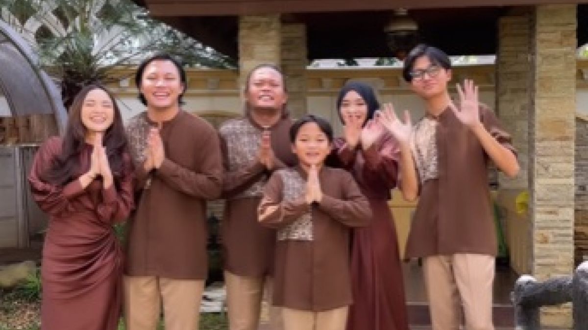 Sule  dan keluarga [(Instagram/@ferdinan_sule)]