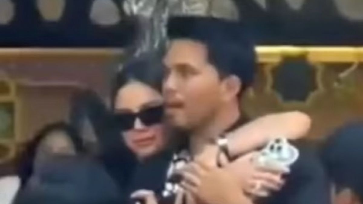 Nikita Mirzani dan Thariq Halilintar [(Instagram/@lambe__danu)]