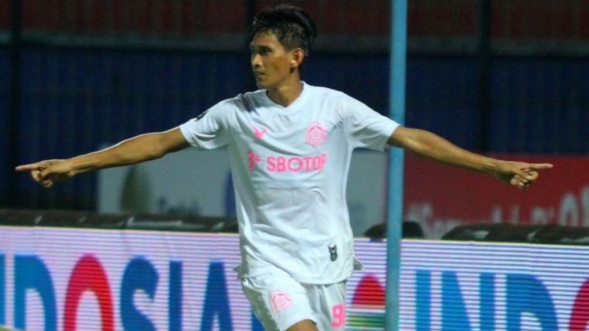 Ryan Kurnia diumumkan jadi pemain baru Persib pada Rabu (3/5/2023). [ANTARA FOTO/Ari Bowo Sucipto]
